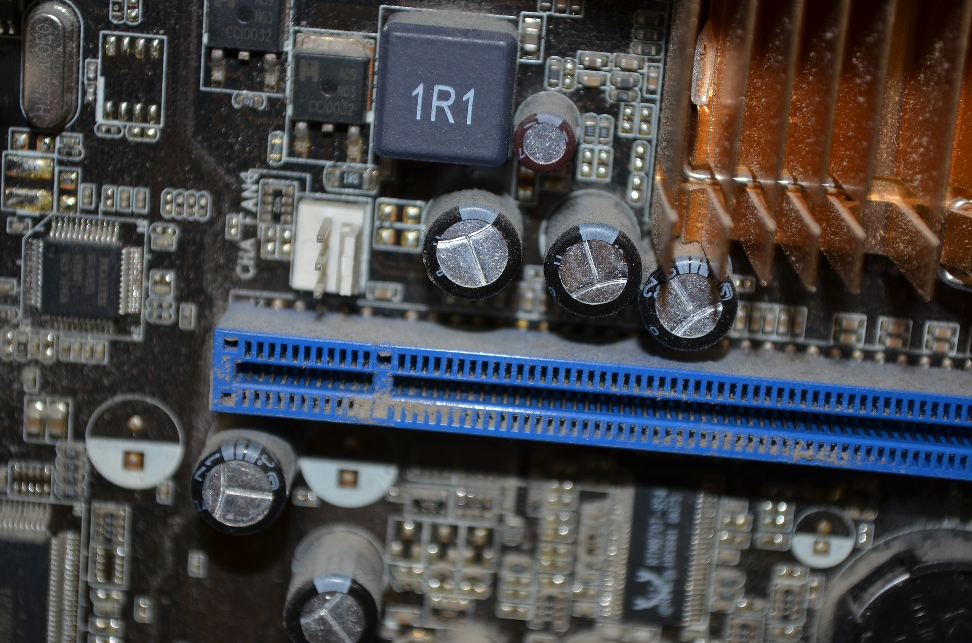 dusty-motherboard